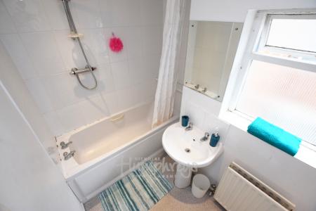 4 bedroom Terraced House to let in Colwyn Road, Abington, Northampton, NN1