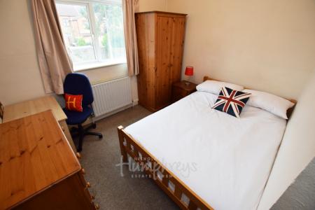 4 bedroom Terraced House to let in Colwyn Road, Abington, Northampton, NN1