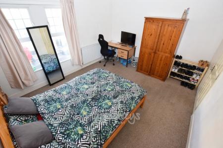 4 bedroom Terraced House to let in Colwyn Road, Abington, Northampton, NN1