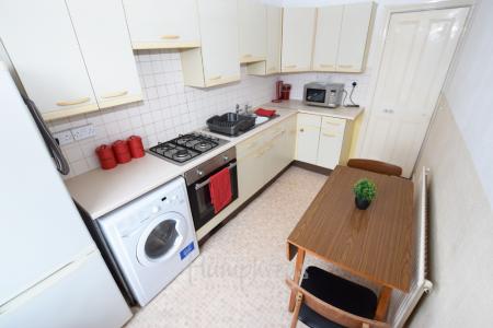 2 bedroom Flat to let in Monks Park Road, Abington, Northampton, NN1