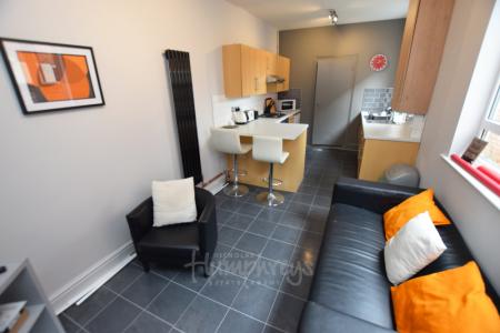 5 bedroom Terraced House to let in Lutterworth Road, Abington, Northampton, NN1