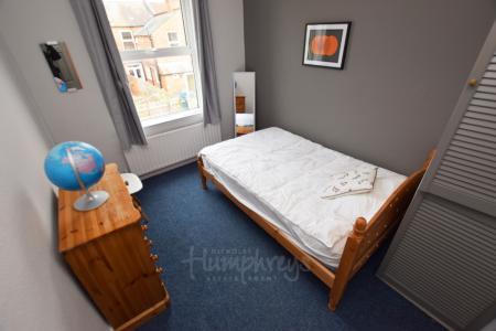 5 bedroom Terraced House to let in Lutterworth Road, Abington, Northampton, NN1