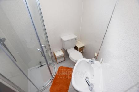 5 bedroom Terraced House to let in Lutterworth Road, Abington, Northampton, NN1