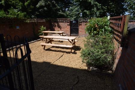 1 bedroom Studio flat to let in Watkin Terrace, Abington, Northampton, NN1