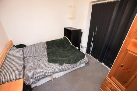 1 bedroom Apartment to let in Queen Eleanor Road, Far Cotton, Northampton, NN4