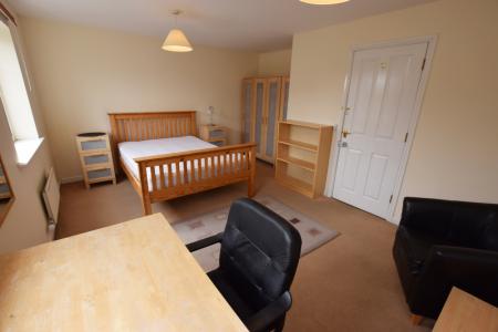 5 bedroom Town house to let in West Cotton Close, Far Cotton, Northampton, NN4