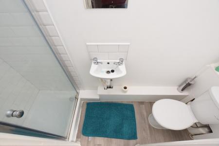 3 bedroom Flat to let in London Road, Far Cotton, Northampton, NN4