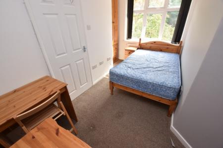 3 bedroom Flat to let in London Road, Far Cotton, Northampton, NN4