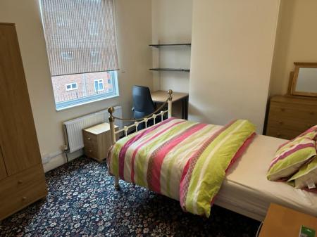 5 bedroom Terraced House to let in Talbot Road, Abington, Northampton, NN1