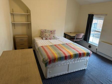5 bedroom Terraced House to let in Talbot Road, Abington, Northampton, NN1
