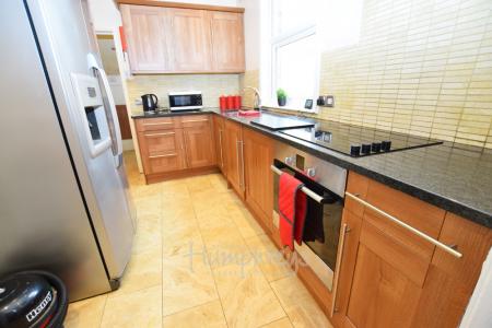 4 bedroom Terraced House to let in Artizan Road, Abington, Northampton, NN1