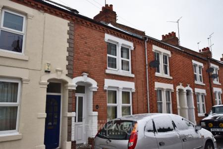 4 bedroom House share to let in Artizan Road, Abington, Northampton, NN1