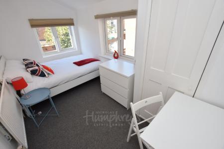 5 bedroom Terraced House for sale in Queens Road, Abington, Northampton, NN1