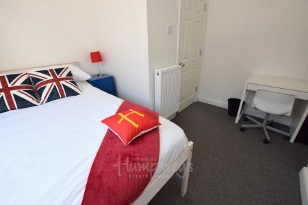 5 bedroom Terraced House for sale in Queens Road, Abington, Northampton, NN1