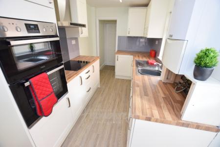 5 bedroom Terraced House for sale in Queens Road, Abington, Northampton, NN1