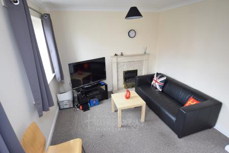 1 bedroom House share to let in West Cotton Close, Far Cotton, Northampton, NN4