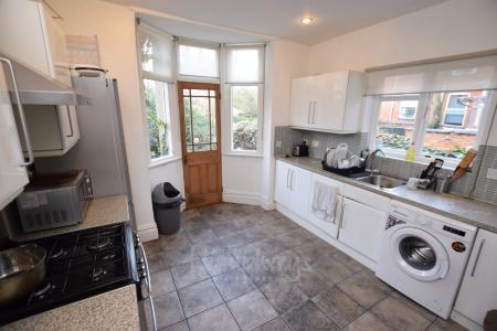 1 bedroom House share to let in Colwyn Road, Abington, Northampton, NN1