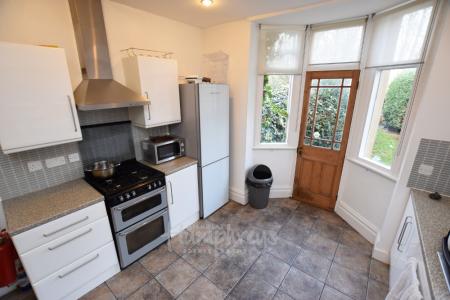 1 bedroom House share to let in Colwyn Road, Abington, Northampton, NN1