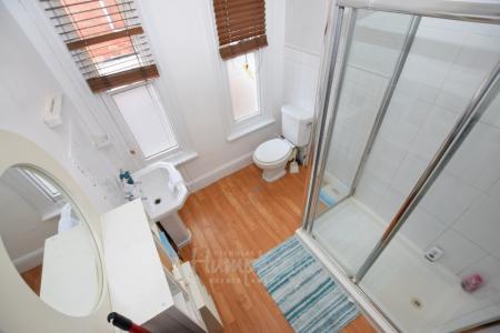 1 bedroom House share to let in Colwyn Road, Abington, Northampton, NN1