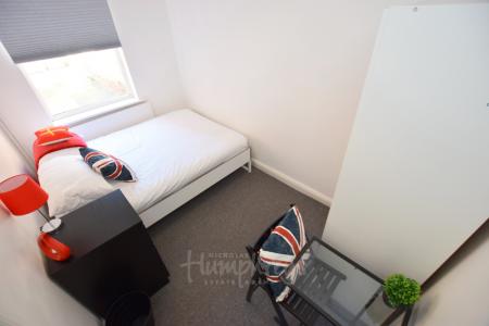 1 bedroom House share to let in Queens Road, Abington, Northampton, NN1