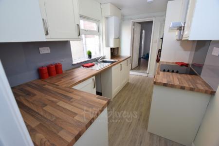 1 bedroom House share to let in Queens Road, Abington, Northampton, NN1