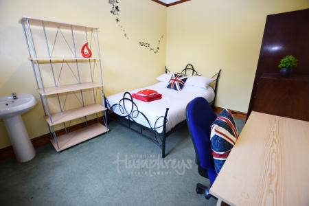 5 bedroom House share to let in Osborne Road, Kingsthorpe, Northampton, NN2