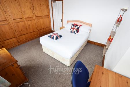 5 bedroom House share to let in Osborne Road, Kingsthorpe, Northampton, NN2
