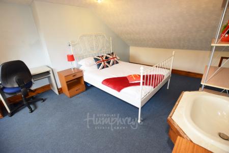 5 bedroom House share to let in Osborne Road, Kingsthorpe, Northampton, NN2