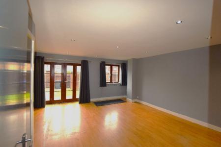 4 bedroom Town house to let in Standside, St James, Northampton, NN5