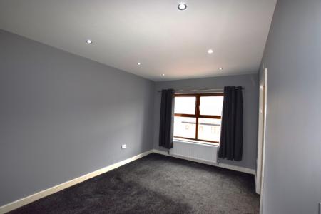 4 bedroom Town house to let in Standside, St James, Northampton, NN5