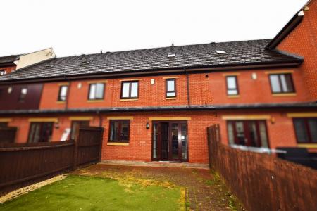 4 bedroom Town house to let in Standside, St James, Northampton, NN5