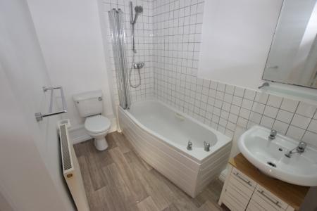 2 bedroom Flat to let in Beckets View, Abington, Northampton, NN1