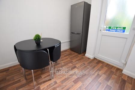 1 bedroom House share to let in Winchester Road, Far Cotton, Northampton, NN4