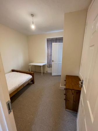 2 bedroom Flat to let in Euston Road, Far Cotton, Northampton, NN4