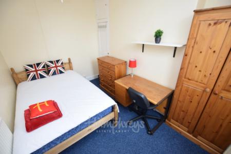 1 bedroom House share to let in Colwyn Road, Abington, Northampton, NN1