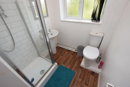 3 bedroom Flat to let in London Road, Northampton, NN4