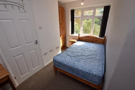 3 bedroom Flat to let in London Road, Northampton, NN4