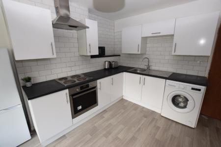 3 bedroom Flat to let in London Road, Northampton, NN4