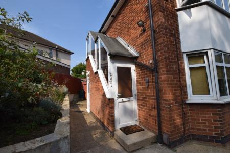 3 bedroom Flat to let in London Road, Northampton, NN4