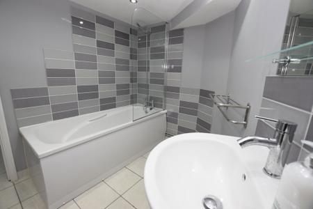 1 bedroom House share to let in Burns Street, Abington, Northampton, NN1