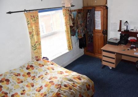 1 bedroom House share to let in Colwyn Road, Abington, Northampton, NN1