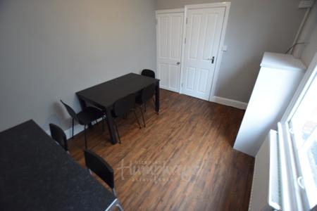 1 bedroom House share to let in London Road, Far Cotton, Northampton, NN4