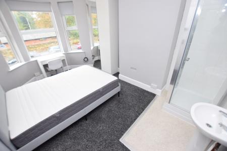 London Road, Far Cotton, Northampton, NN4