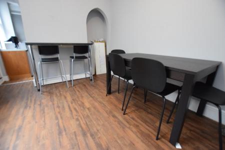 1 bedroom House share to let in London Road, Far Cotton, Northampton, NN4