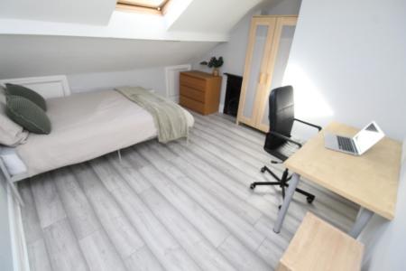 5 bedroom Semi-detached house for sale in Lois Avenue, Lenton, Nottingham, NG7