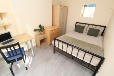 5 bedroom Semi-detached house for sale in Lois Avenue, Lenton, Nottingham, NG7