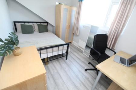 5 bedroom Semi-detached house for sale in Lois Avenue, Lenton, Nottingham, NG7