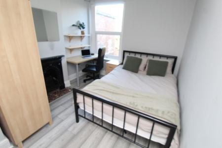 5 bedroom Semi-detached house for sale in Lois Avenue, Lenton, Nottingham, NG7