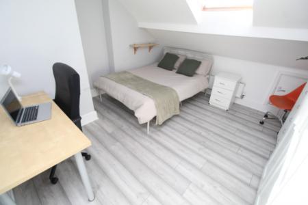 5 bedroom Semi-detached house for sale in Lois Avenue, Lenton, Nottingham, NG7