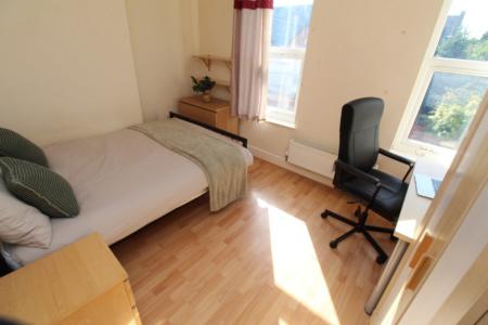 5 bedroom Semi-detached house for sale in Lois Avenue, Lenton, Nottingham, NG7